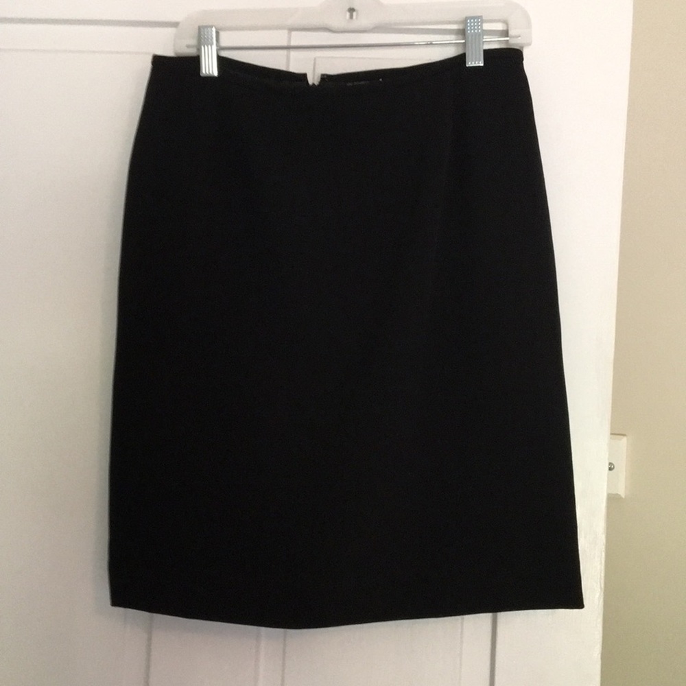 Black fully lined skirt